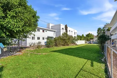 718 SW 4th St, Miami, FL 33130 - Photo 10