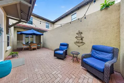 14731 SW 15th Ct, Pembroke Pines, FL 33027 - Photo 2