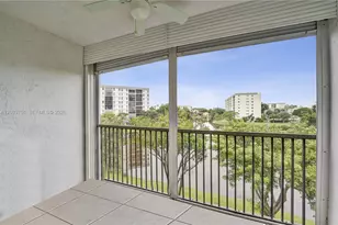 2226 N Cypress Bend Dr, Pompano Beach, FL 33069 - Photo 18