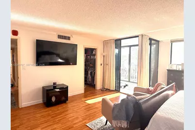 9735 NW 52nd St #420, Doral, FL 33178 - Photo 32