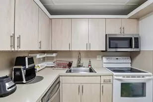 1825 W 44th Pl, Hialeah, FL 33012 - Photo 16