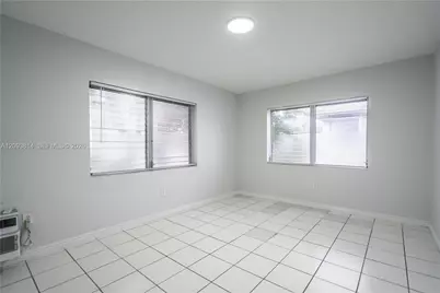 7640 Carlyle Ave #10B, Miami Beach, FL 33141 - Photo 8