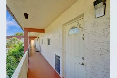 8962 S Hollybrook Blvd #303, Pembroke Pines, FL 33025 - Photo 4