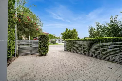 3448 SW 23rd St #3448, Miami, FL 33145 - Photo 2