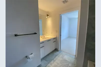 1060 Brickell Ave #3105, Miami, FL 33131 - Photo 6