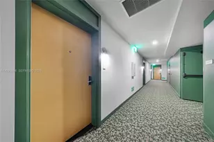 11 NE 6th St, Miami, FL 33132 - Photo 2