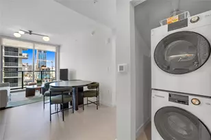 11 NE 6th St, Miami, FL 33132 - Photo 8