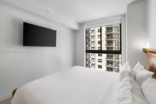 11 NE 6th St, Miami, FL 33132 - Photo 16