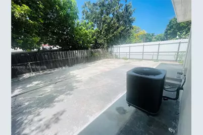 1145 NW 25th St, Miami, FL 33127 - Photo 14