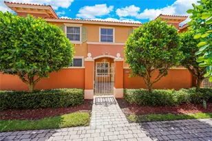 642 SW 106th Ave, Pembroke Pines, FL 33025 - Photo 1
