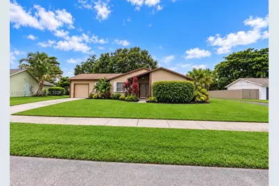 908 Cardinal Pl, Homestead, FL 33035 - Photo 2
