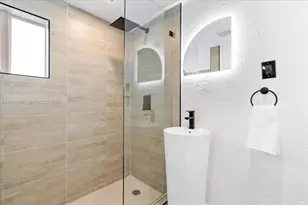 117 NE 48th St, Miami, FL 33137 - Photo 10
