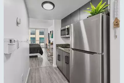 1200 Brickell Bay Dr #2610, Miami, FL 33131 - Photo 6
