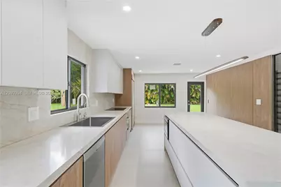 10861 SW 93rd St, Miami, FL 33176 - Photo 14