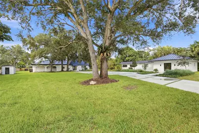 10861 SW 93rd St, Miami, FL 33176 - Photo 4