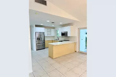 21140 NE 26th Ave, Miami, FL 33180 - Photo 2