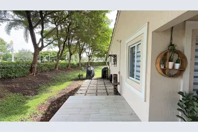 1596 Canary Island Dr, Weston, FL 33327 - Photo 52