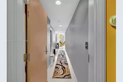 253 NE 2nd St #2208, Miami, FL 33132 - Photo 2
