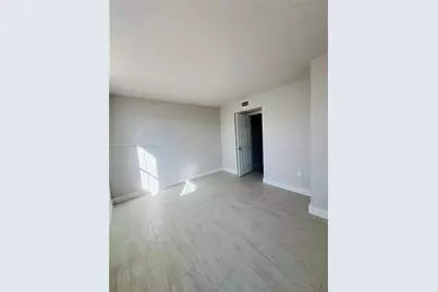 380 NW 85th Pl #1406, Miami, FL 33126 - Photo 8