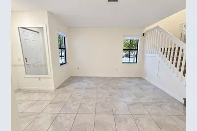 10306 W 33rd Ln, Hialeah, FL 33018 - Photo 8