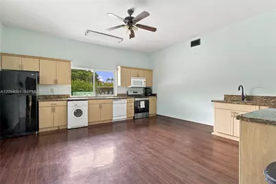 2200 Springdale Blvd #209, Palm Springs, FL 33461 - Photo 32
