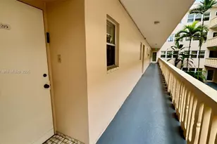 410 SE 2nd St, Hallandale Beach, FL 33009 - Photo 54