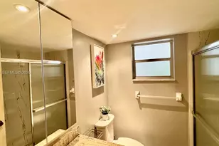 410 SE 2nd St, Hallandale Beach, FL 33009 - Photo 36