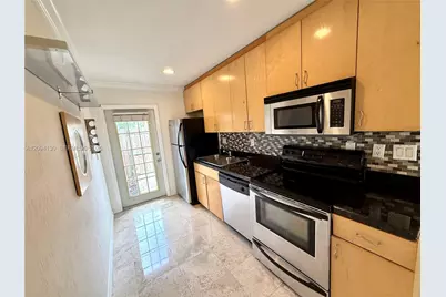 720 NE 13th Ct #3, Fort Lauderdale, FL 33304 - Photo 4