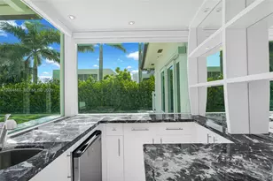 205 N Hibiscus Dr, Miami Beach, FL 33139 - Photo 14