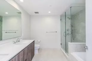 488 NE 18th St, Miami, FL 33132 - Photo 12