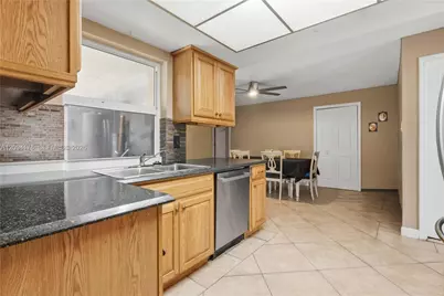 6924 NW 9th St, Margate, FL 33063 - Photo 10