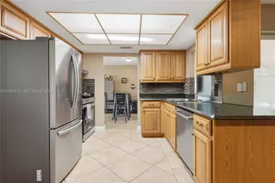 6924 NW 9th St, Margate, FL 33063 - Photo 8