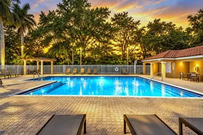 325 NW 158th Ln, Pembroke Pines, FL 33028 - Photo 42