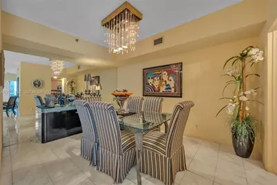 20281 E Country Club Dr #305, Aventura, FL 33180 - Photo 10