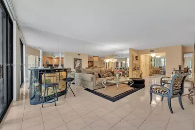 20281 E Country Club Dr #305, Aventura, FL 33180 - Photo 4