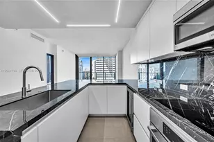 88 SW 7th St, Miami, FL 33130 - Photo 4