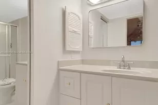 13475 SW 9th St, Pembroke Pines, FL 33027 - Photo 16