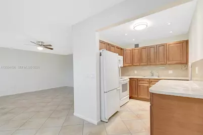 13475 SW 9th St #413A, Pembroke Pines, FL 33027 - Photo 6