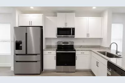 619 NE 4th St, Florida City, FL 33034 - Photo 2