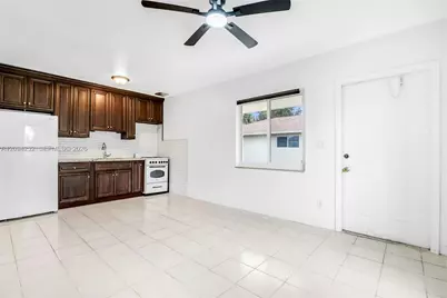 123 SE 2nd Ave #1, Hallandale Beach, FL 33009 - Photo 6