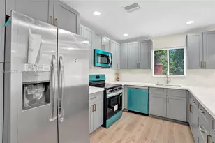 8741 SW 10th St, Pembroke Pines, FL 33025 - Photo 12