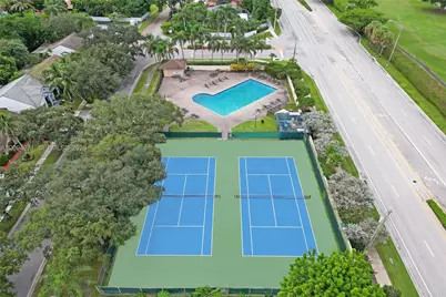 8741 SW 10th St, Pembroke Pines, FL 33025 - Photo 50