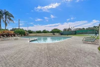 8741 SW 10th St, Pembroke Pines, FL 33025 - Photo 44
