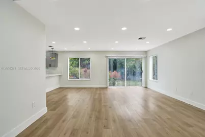 8741 SW 10th St, Pembroke Pines, FL 33025 - Photo 6