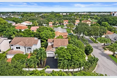 8741 SW 10th St, Pembroke Pines, FL 33025 - Photo 38