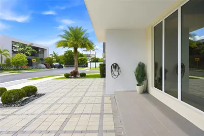 7525 NW 103rd Pl, Doral, FL 33178 - Photo 6