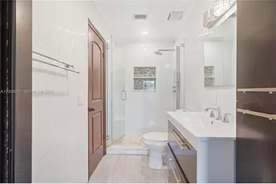 19901 Highland Lakes Blvd, Miami, FL 33179 - Photo 32