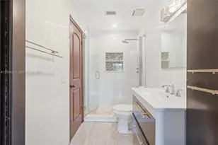 19901 Highland Lakes Blvd, Miami, FL 33179 - Photo 32