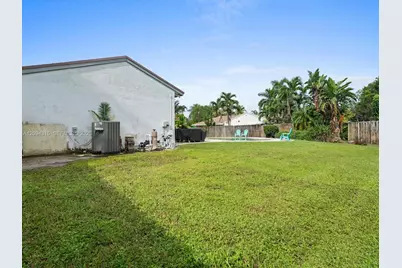 1061 Cedar Creek Way, Davie, FL 33325 - Photo 12