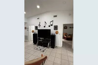 640 SE 22nd Ln, Homestead, FL 33033 - Photo 10